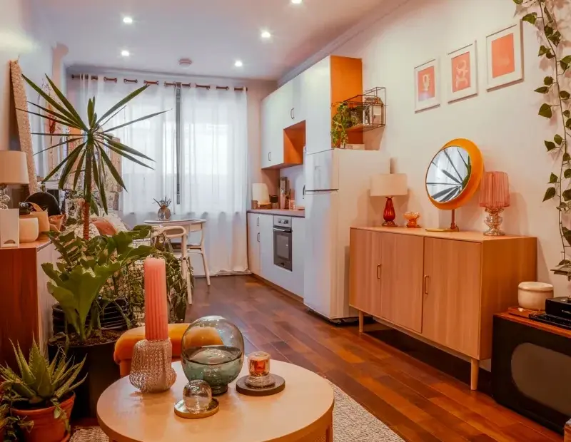 Cozy Fall Boho Living Room Ideas with Plants and Warm Lighting